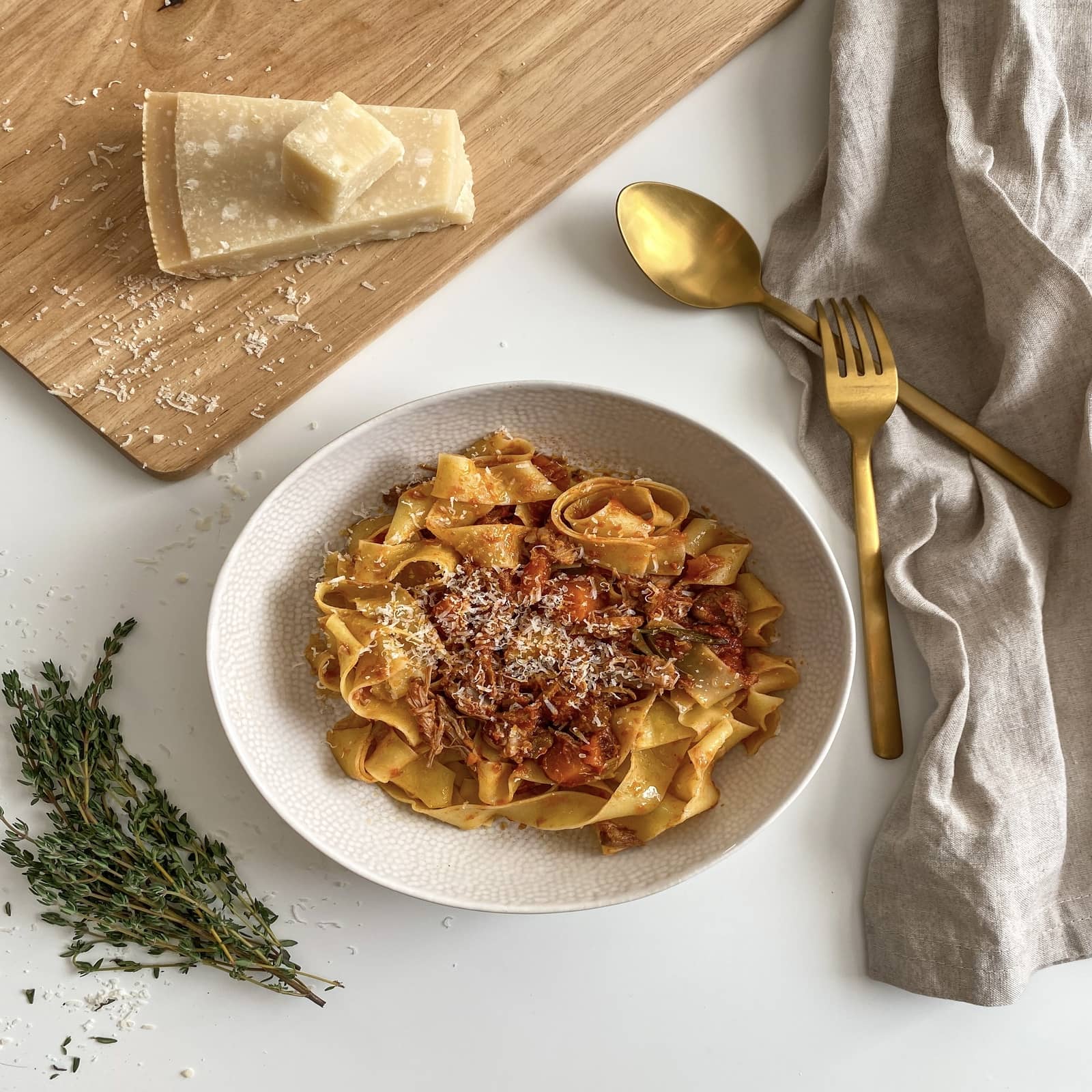 Braised pork shoulder ragù with papardelle by Food Crush Diaries - Porc Blasus