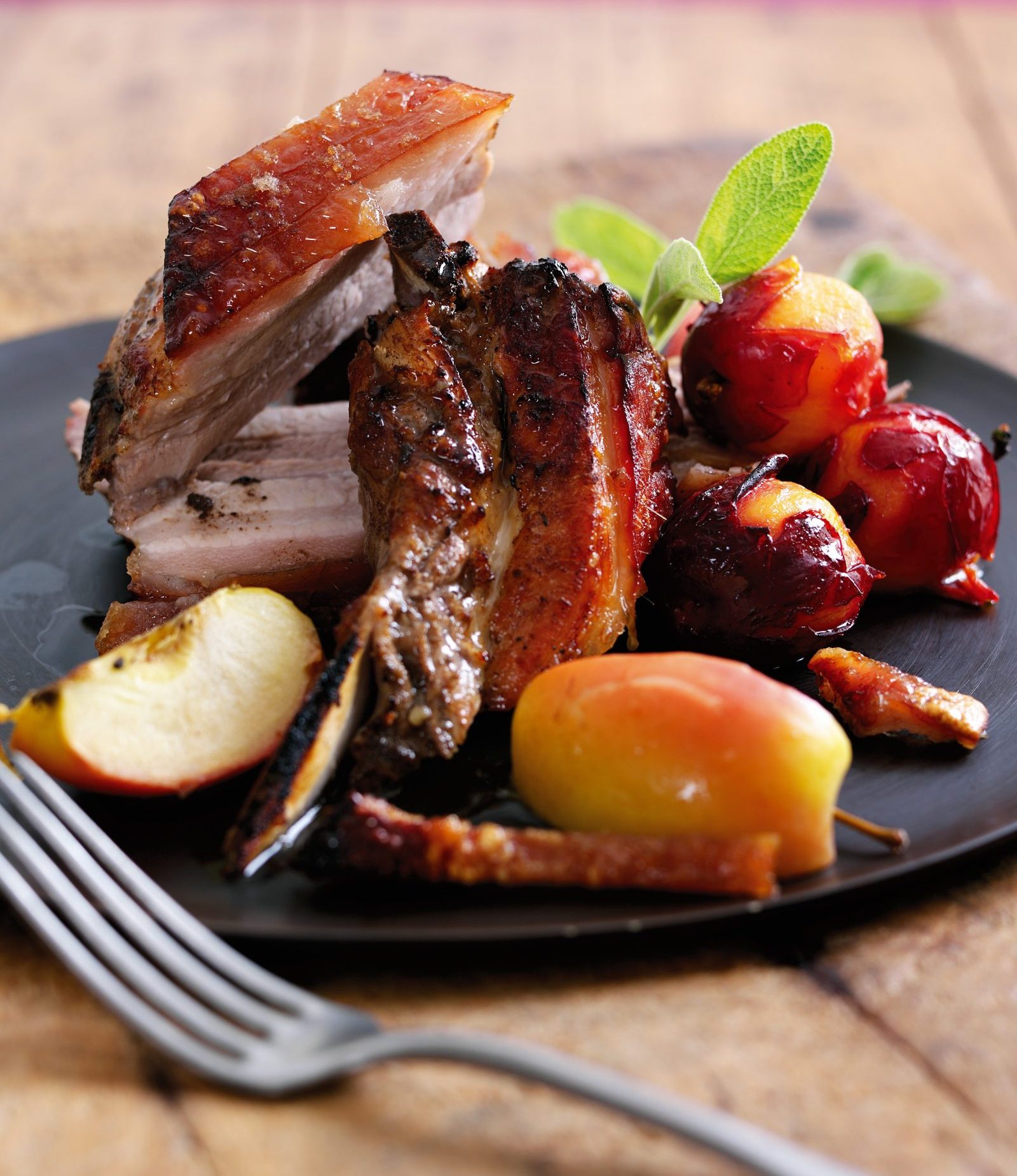 Slow roasted belly pork with apple, honey and cinnamon - Porc Blasus