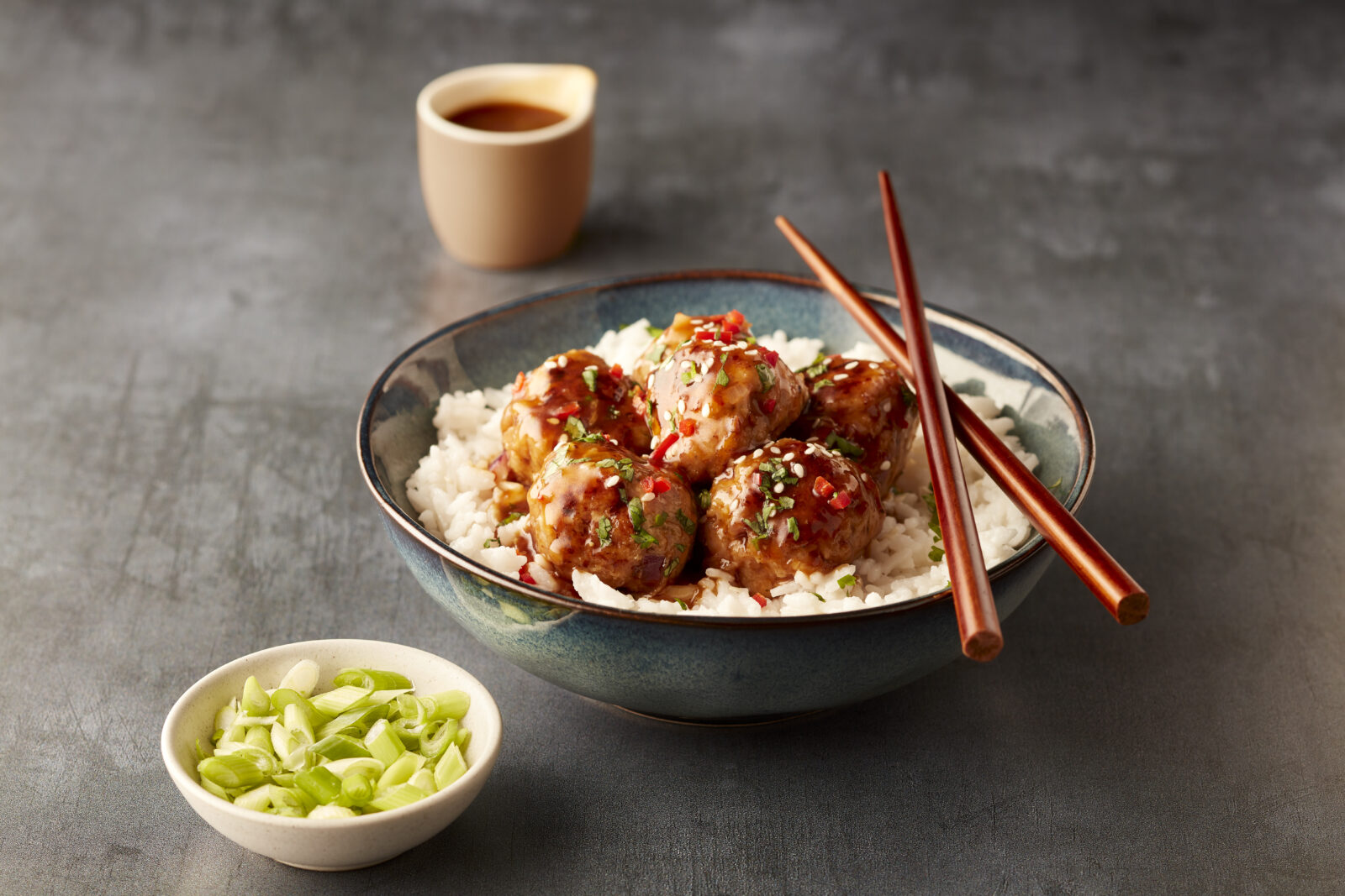Asian pork meatballs with a honey and ginger glaze - Porc Blasus